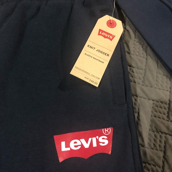 Levi’s Sweatshirt & Jogger - Picture 2 of 4